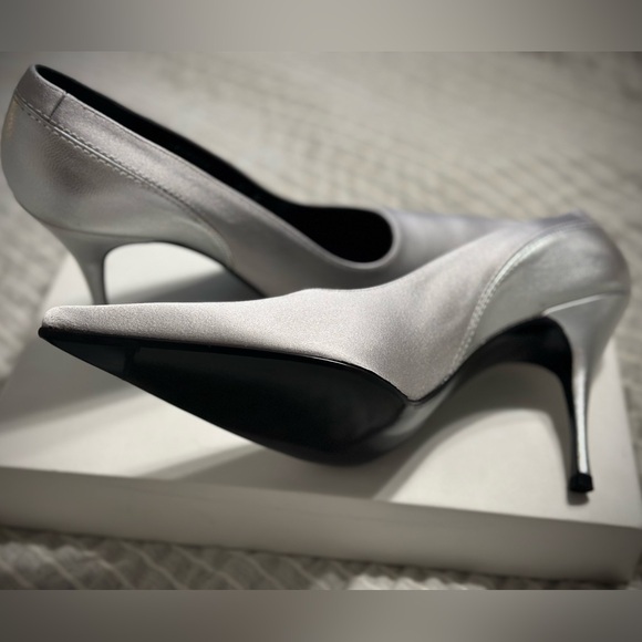 Women’s 9.5 -Vera Wang Matte Satin Heels Silver in color - Picture 2 of 4
